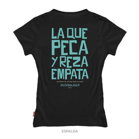 camiseta LA QUE PECA Y REZA EMPATA